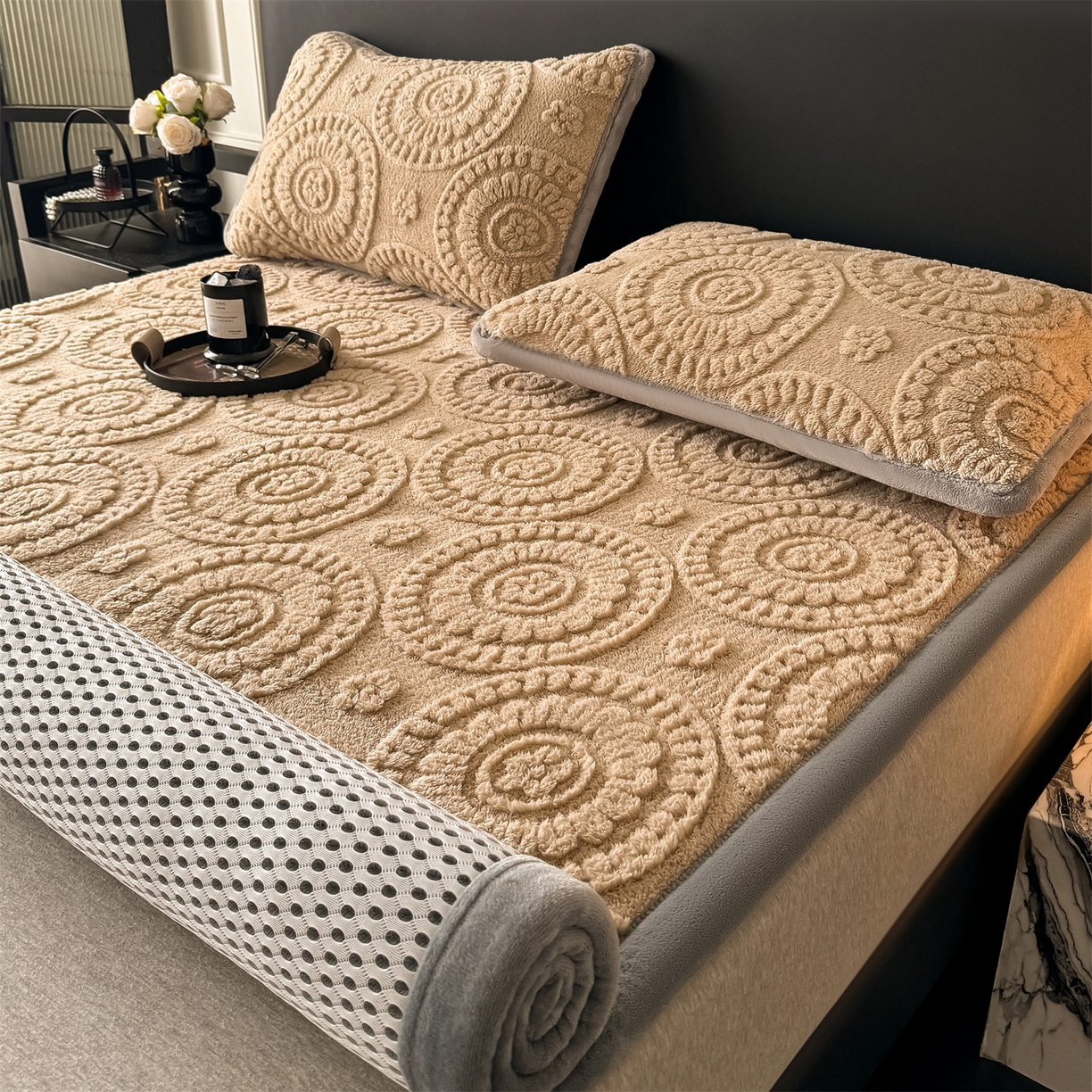 91家纺网 家纺一手货源 找家纺 （总）鑫姿席业 2025新款5D雕花绒床褥垫床垫