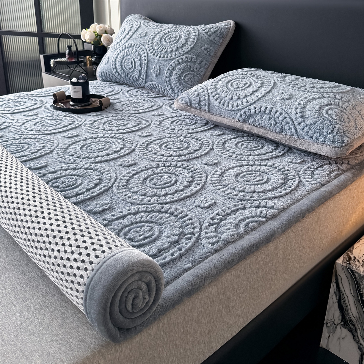 91家纺网 家纺一手货源 找家纺 （总）鑫姿席业 2025新款5D雕花绒床褥垫床垫