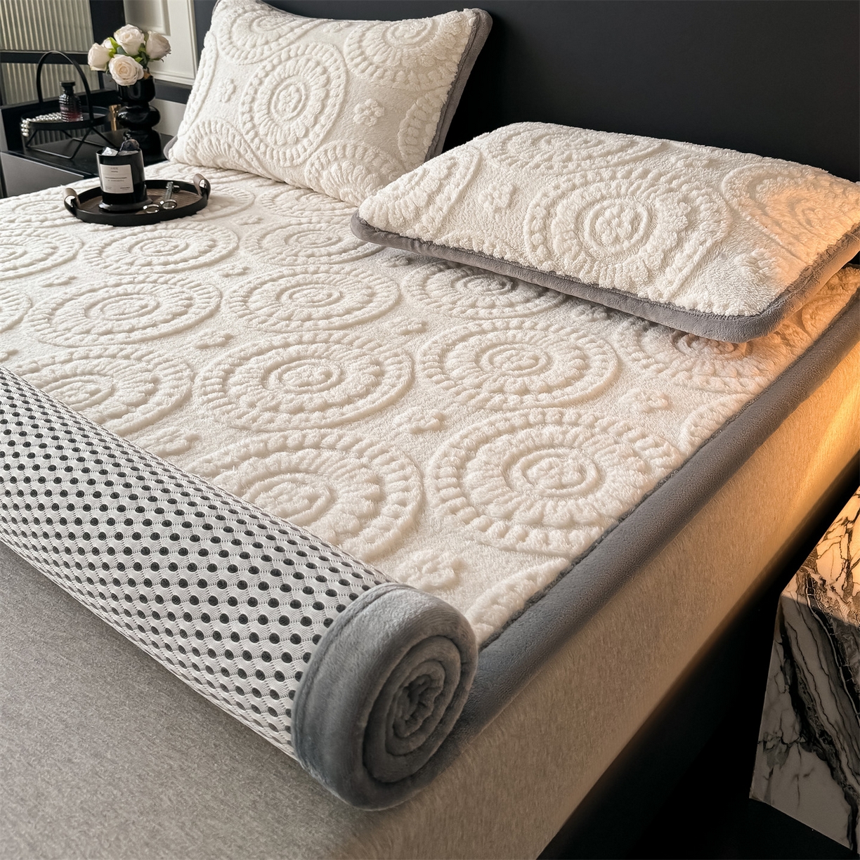 鑫姿席业 2025新款5D雕花绒床褥垫床垫 饼干花-白