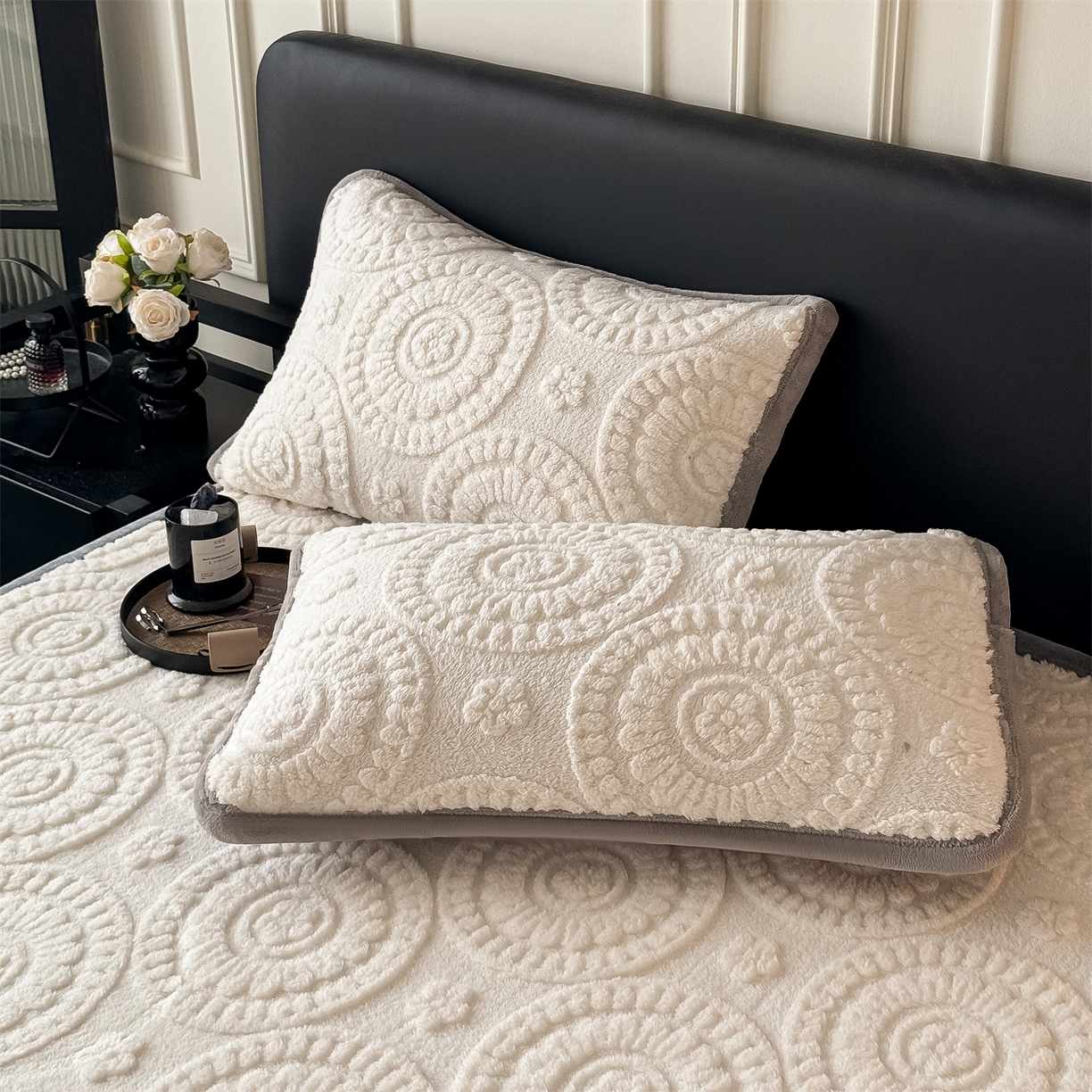 91家纺网 家纺一手货源 找家纺 鑫姿席业 2025新款5D雕花绒床褥垫床垫 饼干花-白