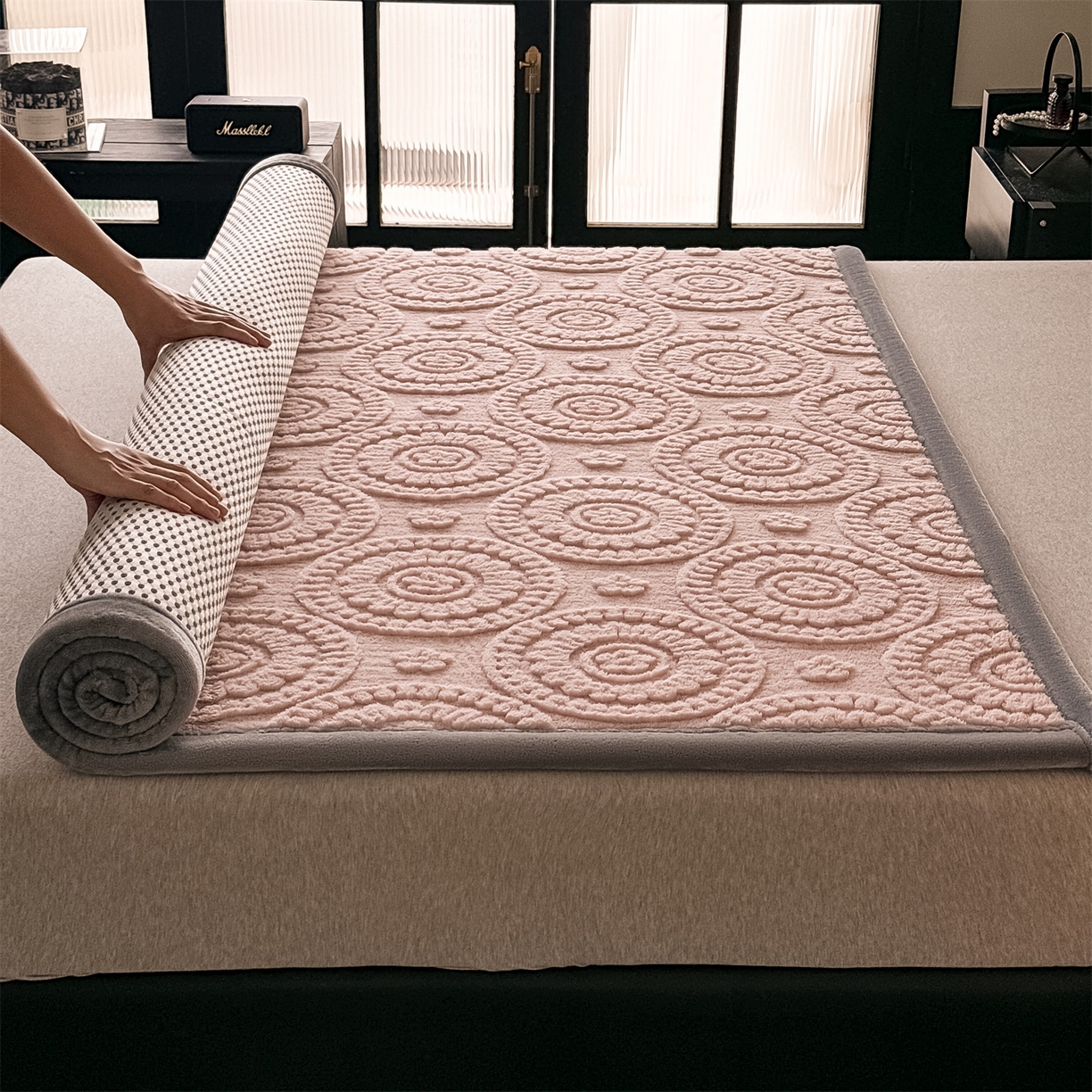 91家纺网 家纺一手货源 找家纺 鑫姿席业 2025新款5D雕花绒床褥垫床垫 饼干花-粉