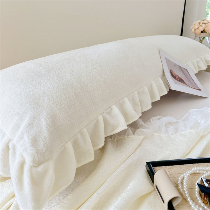 91家纺网 家纺一手货源 找家纺 梦舒羽 2025A类新款牛奶绒花枕套边双人宿舍法兰绒情侣枕头套珊瑚绒枕芯套 奶白