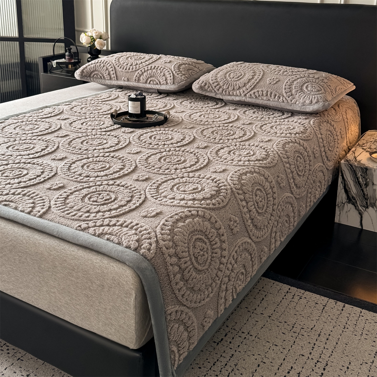 91家纺网 家纺一手货源 找家纺 鑫姿席业 2025新款5D雕花绒床褥垫床垫 饼干花-灰