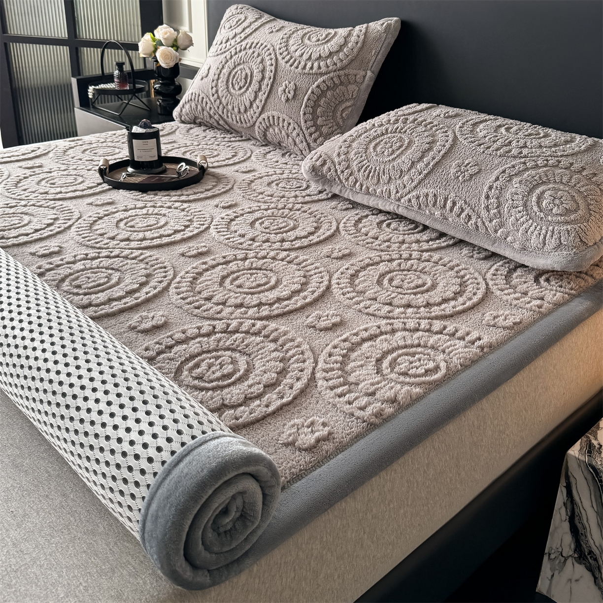 91家纺网 家纺一手货源 找家纺 鑫姿席业 2025新款5D雕花绒床褥垫床垫 饼干花-灰
