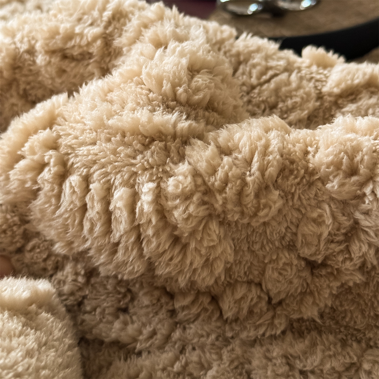 91家纺网 家纺一手货源 找家纺 鑫姿席业 2025新款5D雕花绒床褥垫床垫 饼干花-卡其