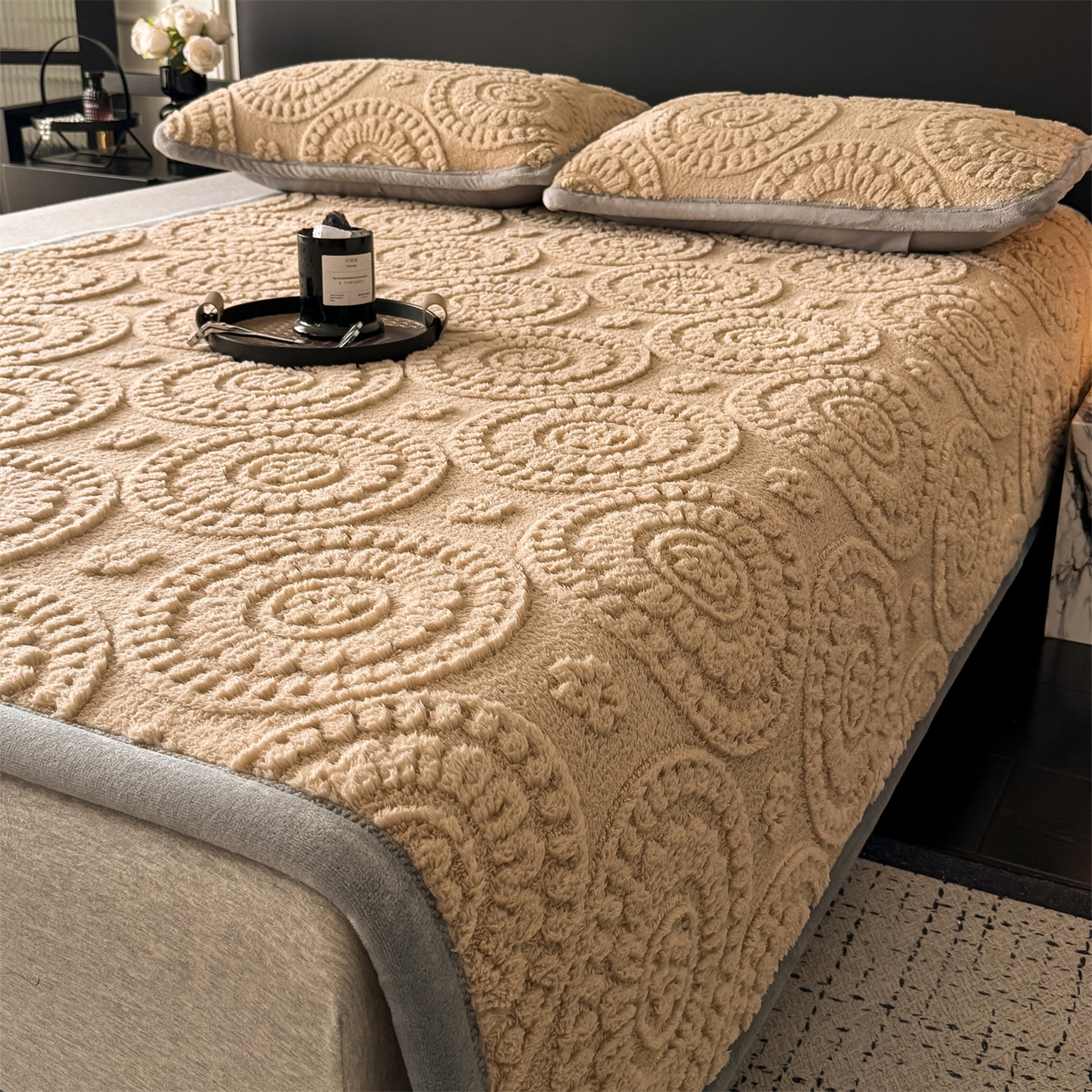 91家纺网 家纺一手货源 找家纺 鑫姿席业 2025新款5D雕花绒床褥垫床垫 饼干花-卡其