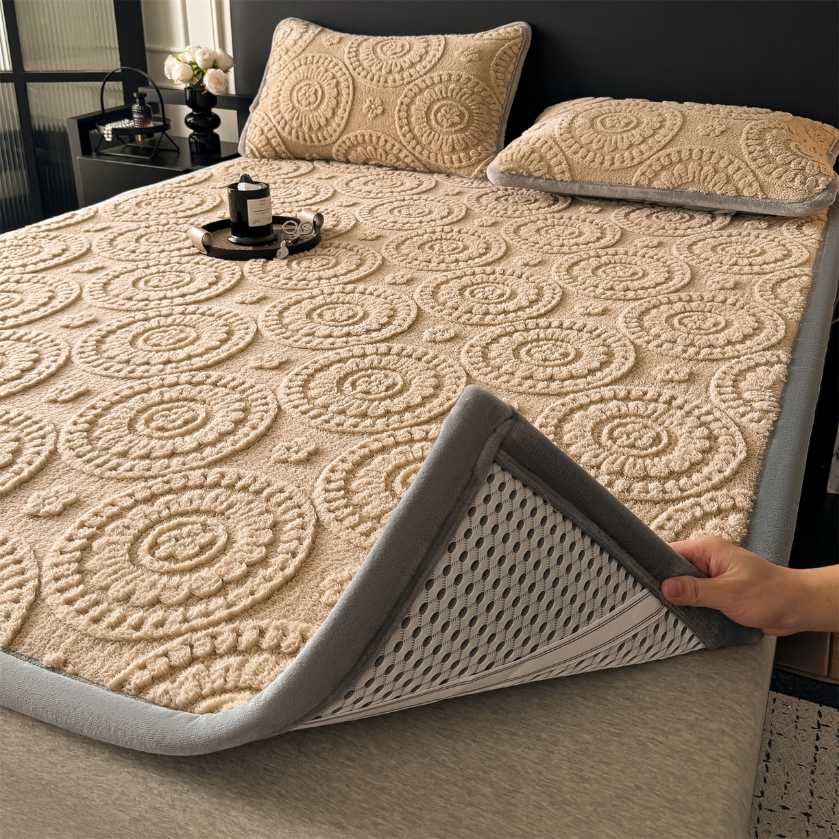 91家纺网 家纺一手货源 找家纺 鑫姿席业 2025新款5D雕花绒床褥垫床垫 饼干花-卡其