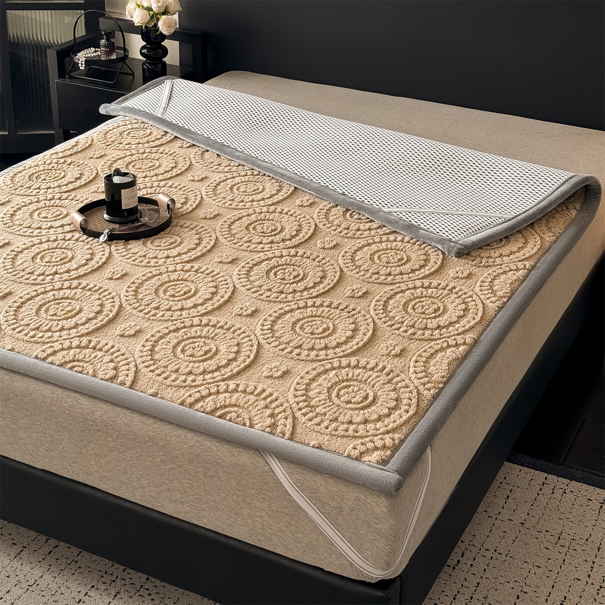 91家纺网 家纺一手货源 找家纺 鑫姿席业 2025新款5D雕花绒床褥垫床垫 饼干花-卡其