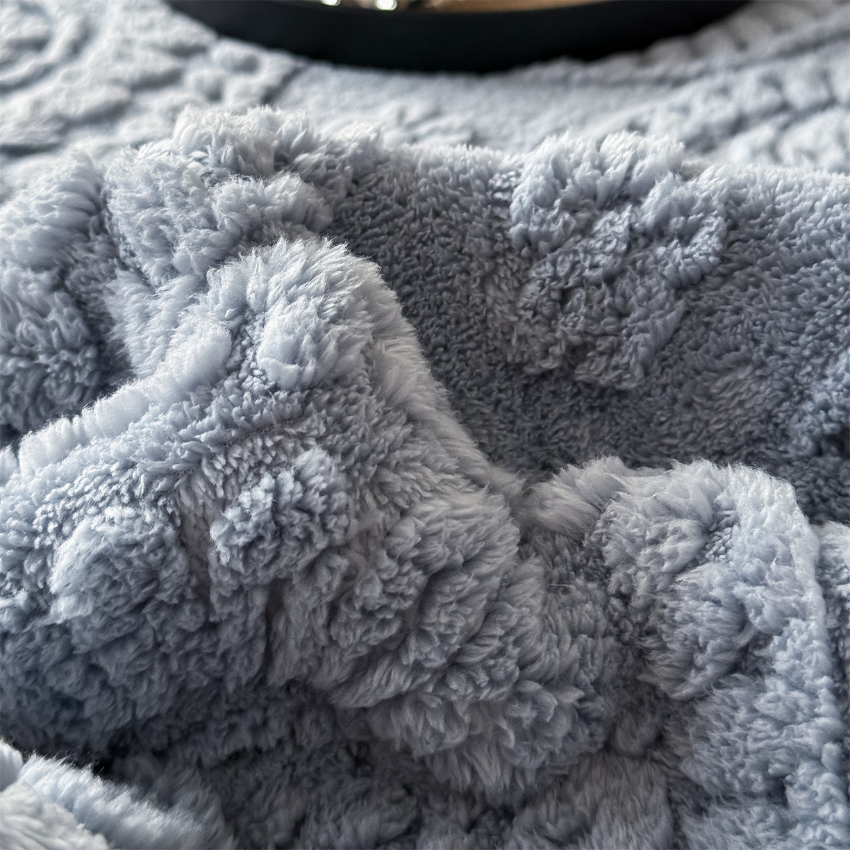 91家纺网 家纺一手货源 找家纺 鑫姿席业 2025新款5D雕花绒床褥垫床垫 饼干花-兰