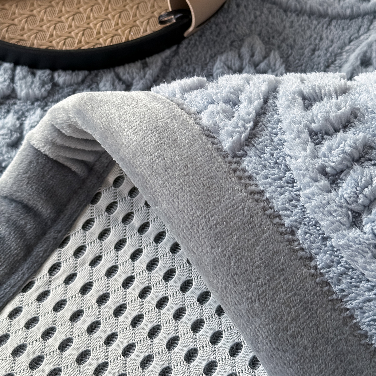 91家纺网 家纺一手货源 找家纺 鑫姿席业 2025新款5D雕花绒床褥垫床垫 饼干花-兰