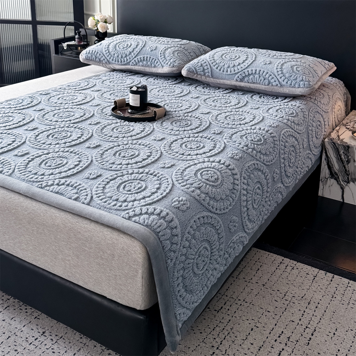 91家纺网 家纺一手货源 找家纺 鑫姿席业 2025新款5D雕花绒床褥垫床垫 饼干花-兰