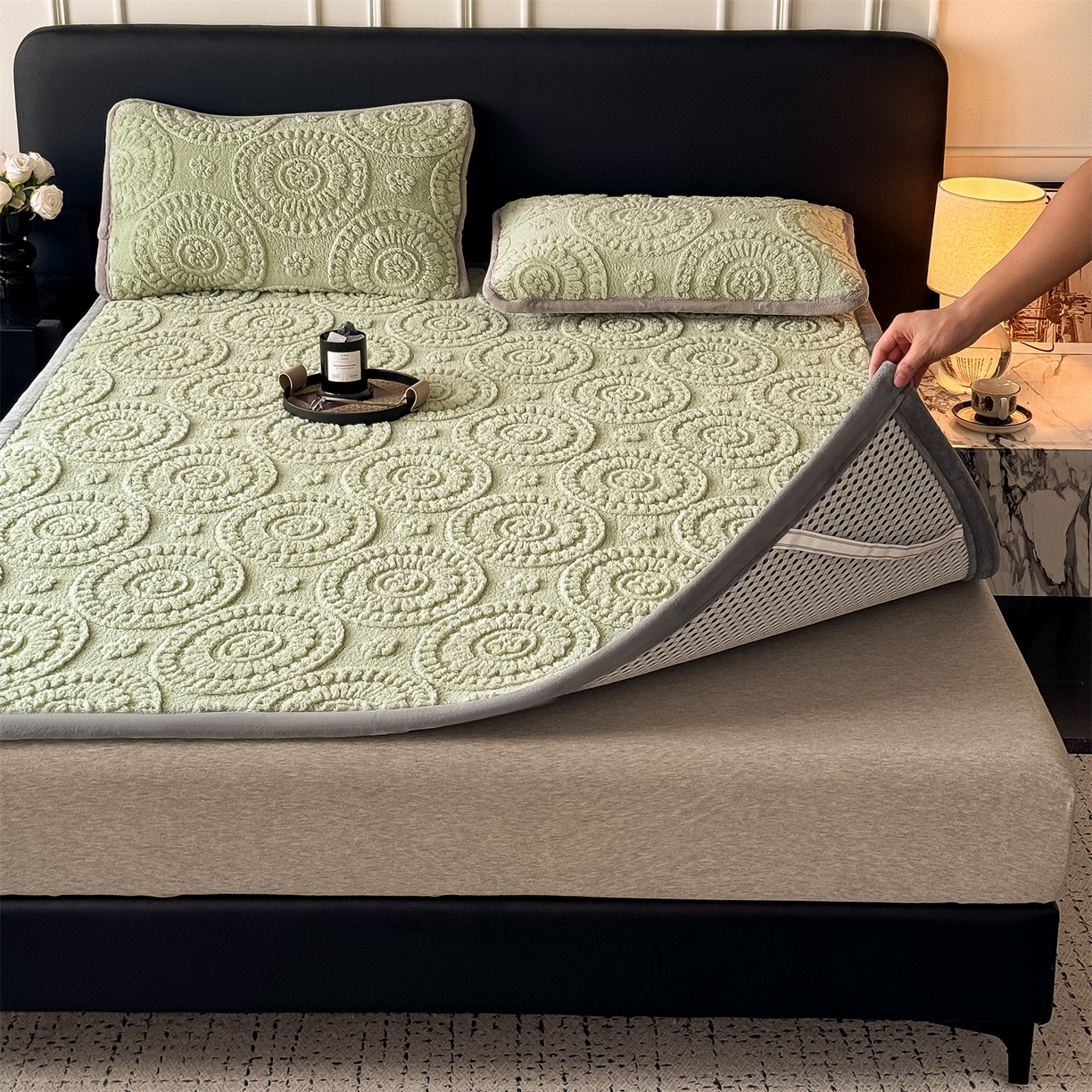 91家纺网 家纺一手货源 找家纺 鑫姿席业 2025新款5D雕花绒床褥垫床垫 饼干花-绿