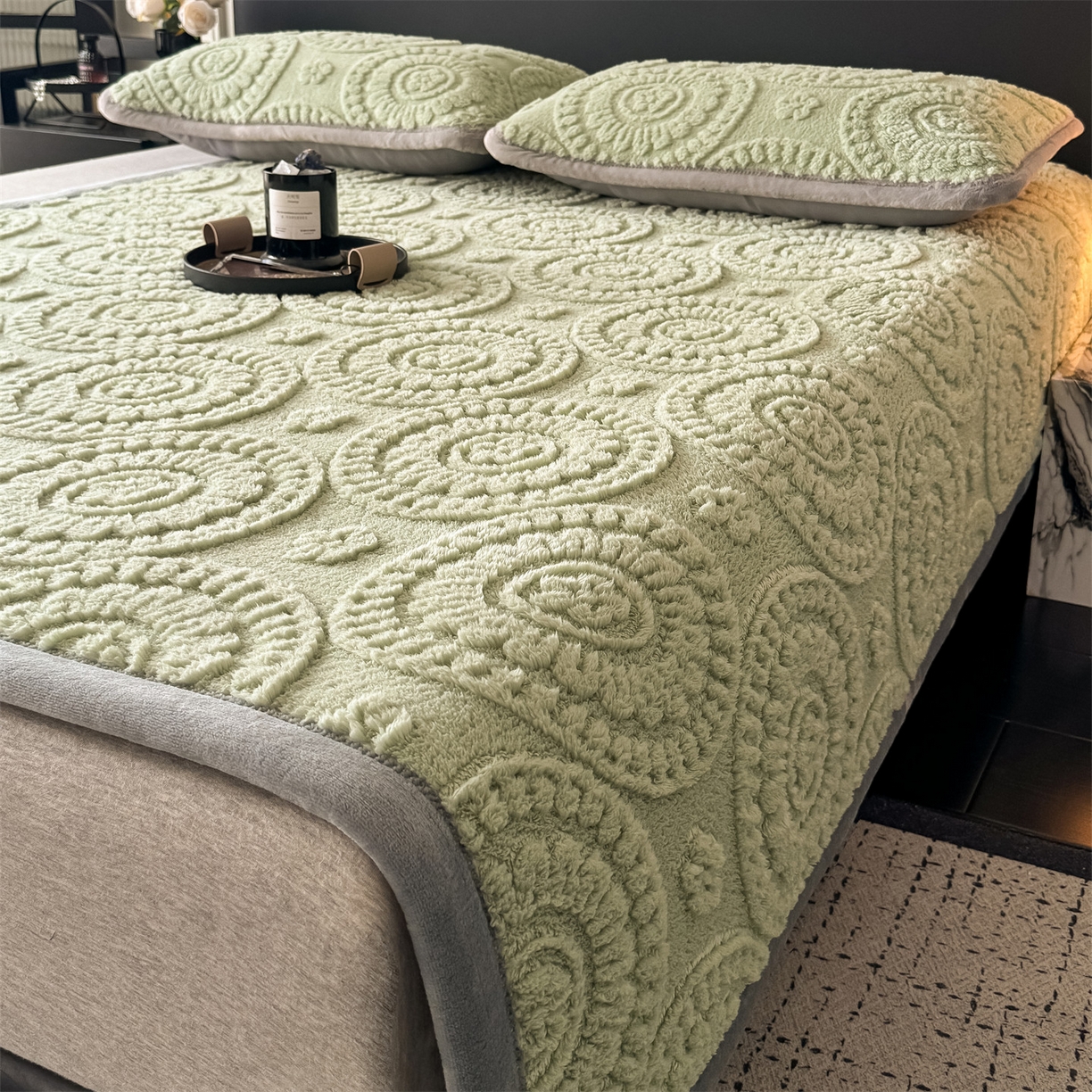 91家纺网 家纺一手货源 找家纺 鑫姿席业 2025新款5D雕花绒床褥垫床垫 饼干花-绿