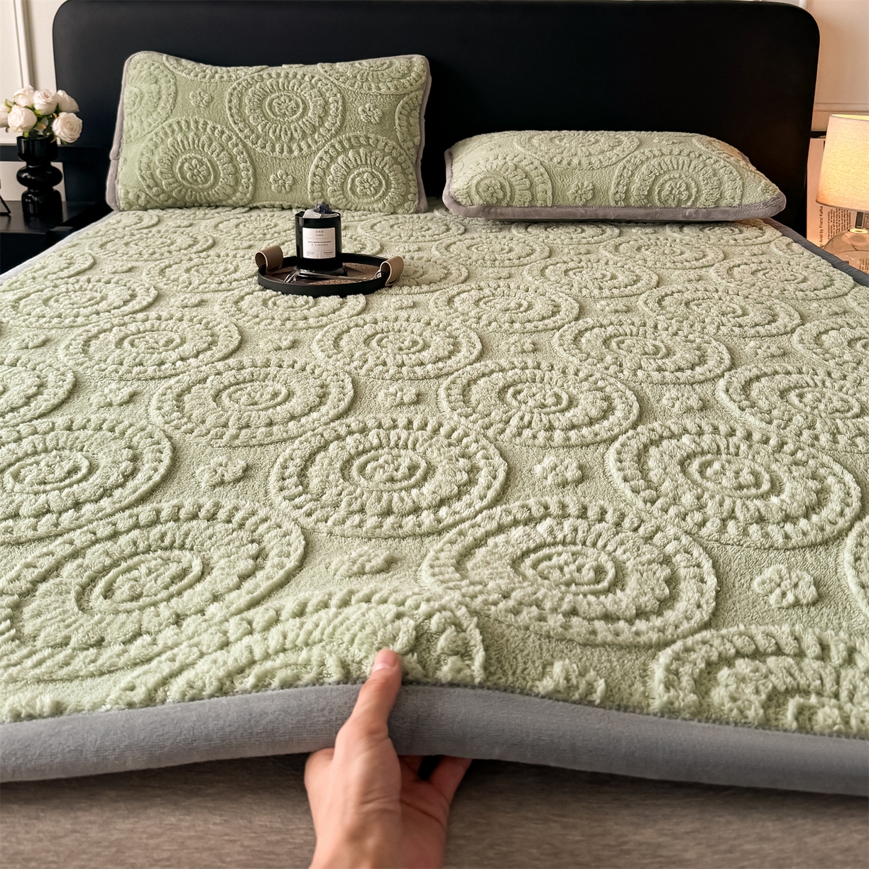 91家纺网 家纺一手货源 找家纺 鑫姿席业 2025新款5D雕花绒床褥垫床垫 饼干花-绿