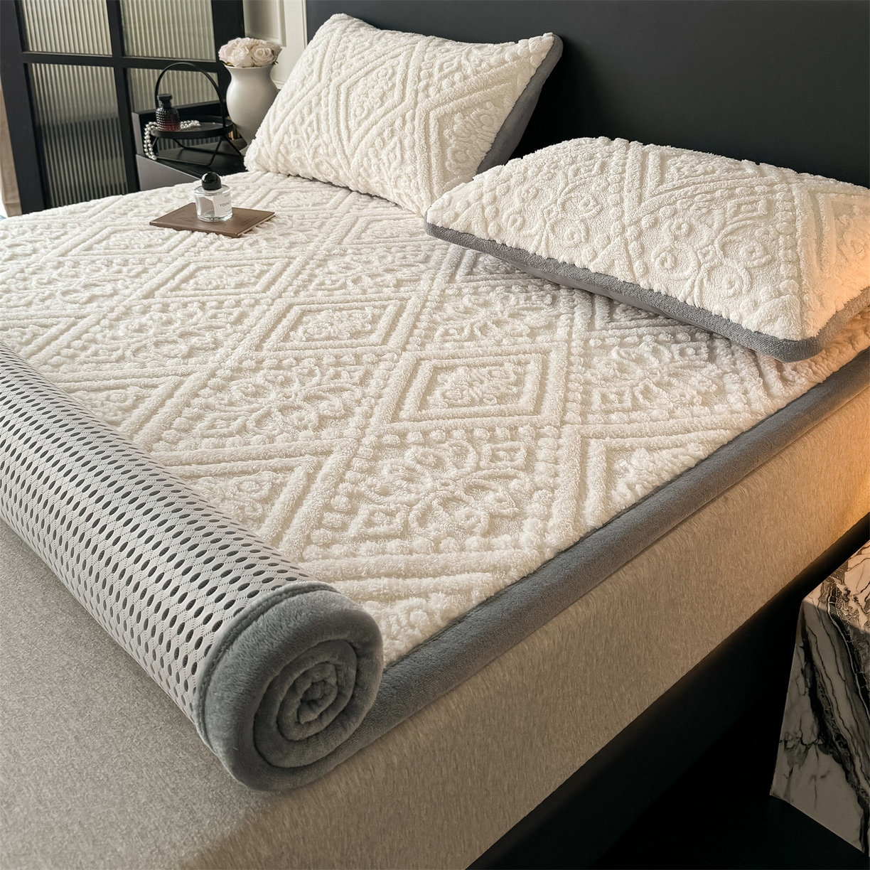 鑫姿席业 2025新款5D雕花绒床褥垫床垫 叶菱格-白