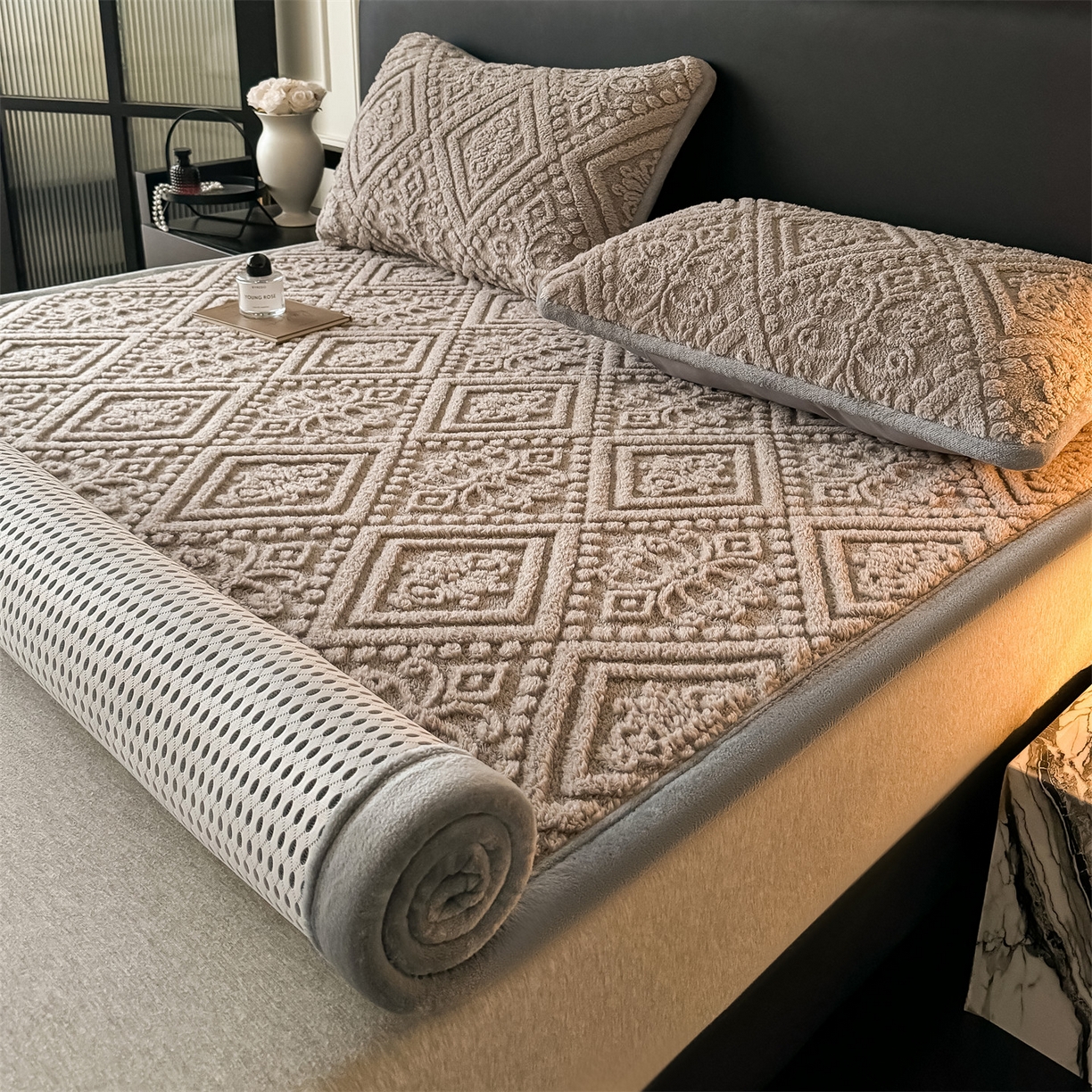 鑫姿席业 2025新款5D雕花绒床褥垫床垫 叶菱格-咖