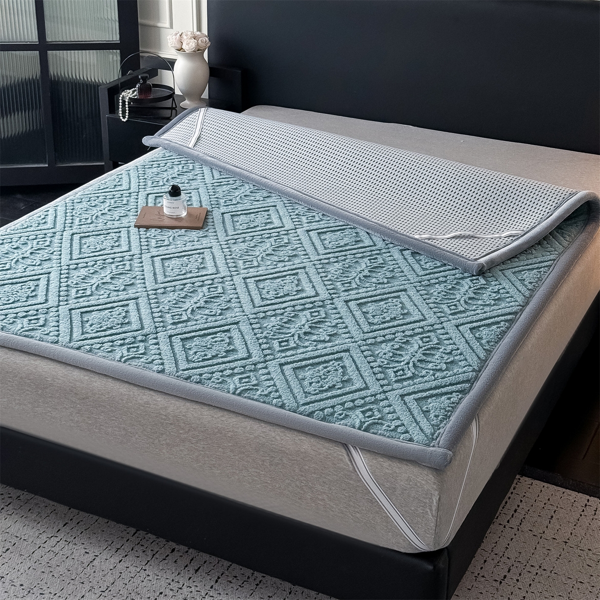 91家纺网 家纺一手货源 找家纺 鑫姿席业 2025新款5D雕花绒床褥垫床垫 叶菱格-蓝