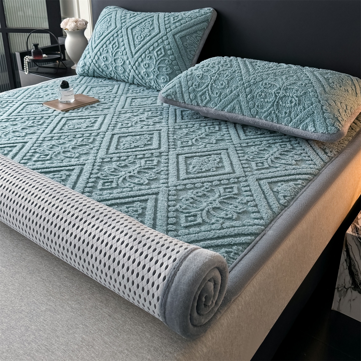 91家纺网 家纺一手货源 找家纺 鑫姿席业 2025新款5D雕花绒床褥垫床垫 叶菱格-蓝