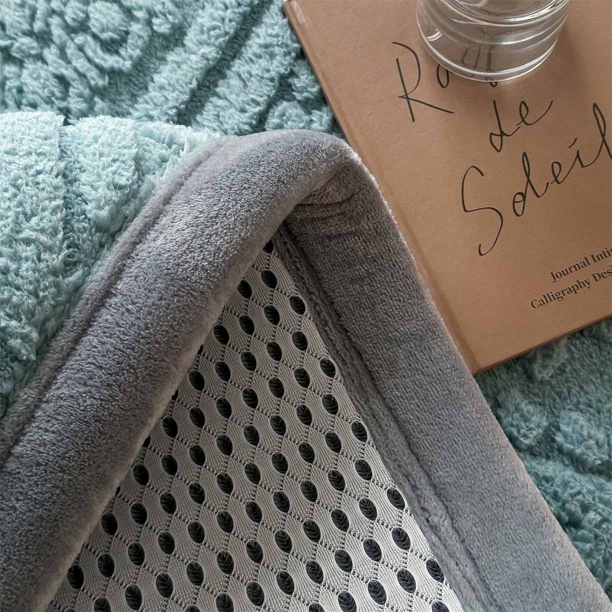 91家纺网 家纺一手货源 找家纺 鑫姿席业 2025新款5D雕花绒床褥垫床垫 叶菱格-蓝