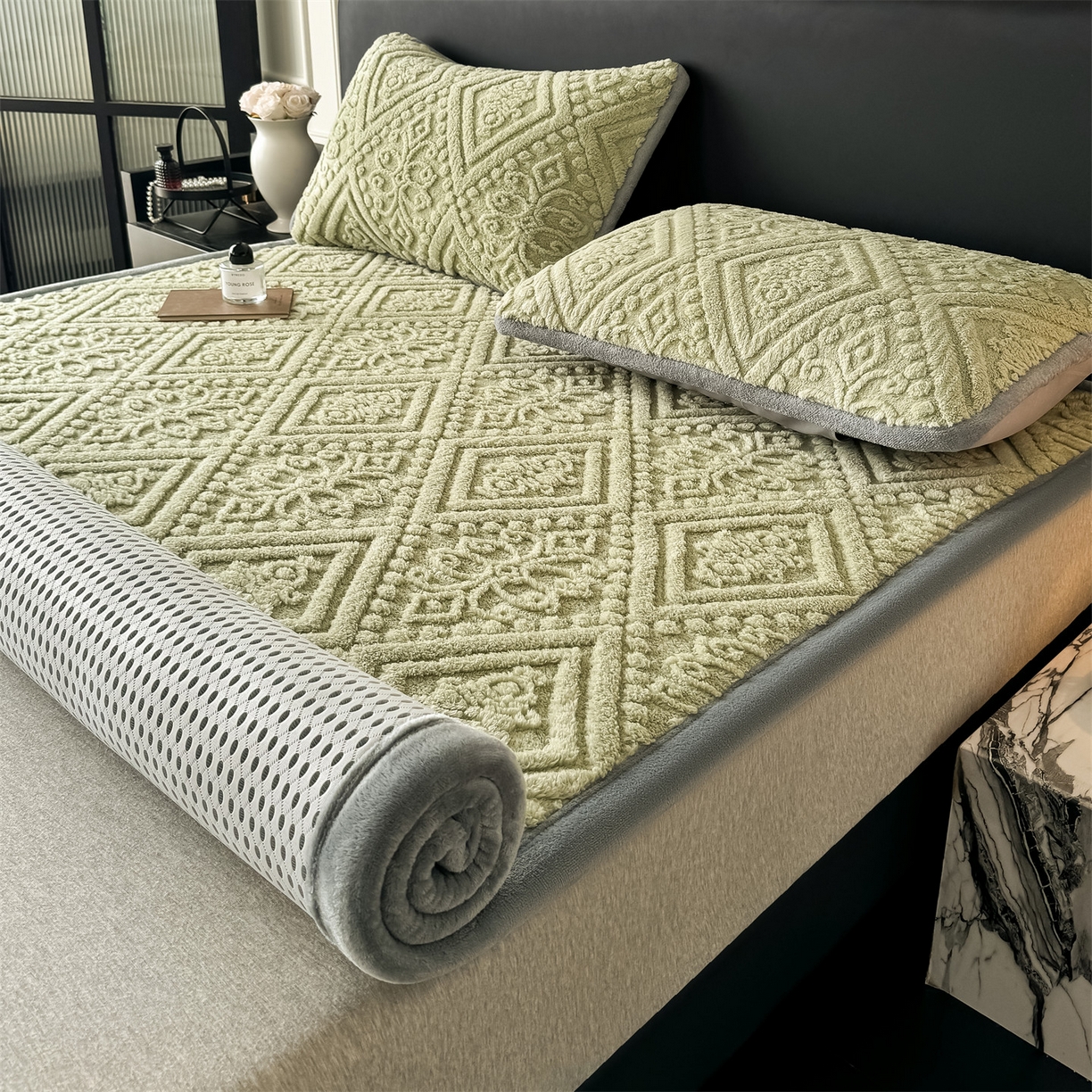 91家纺网 家纺一手货源 找家纺 鑫姿席业 2025新款5D雕花绒床褥垫床垫 叶菱格-绿