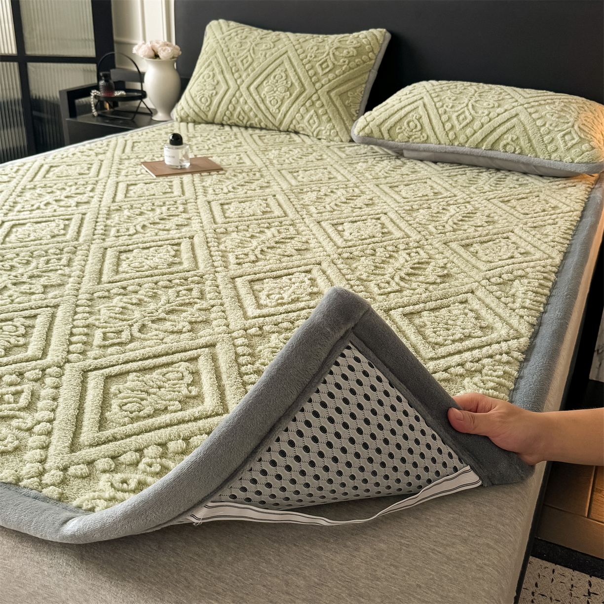 91家纺网 家纺一手货源 找家纺 鑫姿席业 2025新款5D雕花绒床褥垫床垫 叶菱格-绿