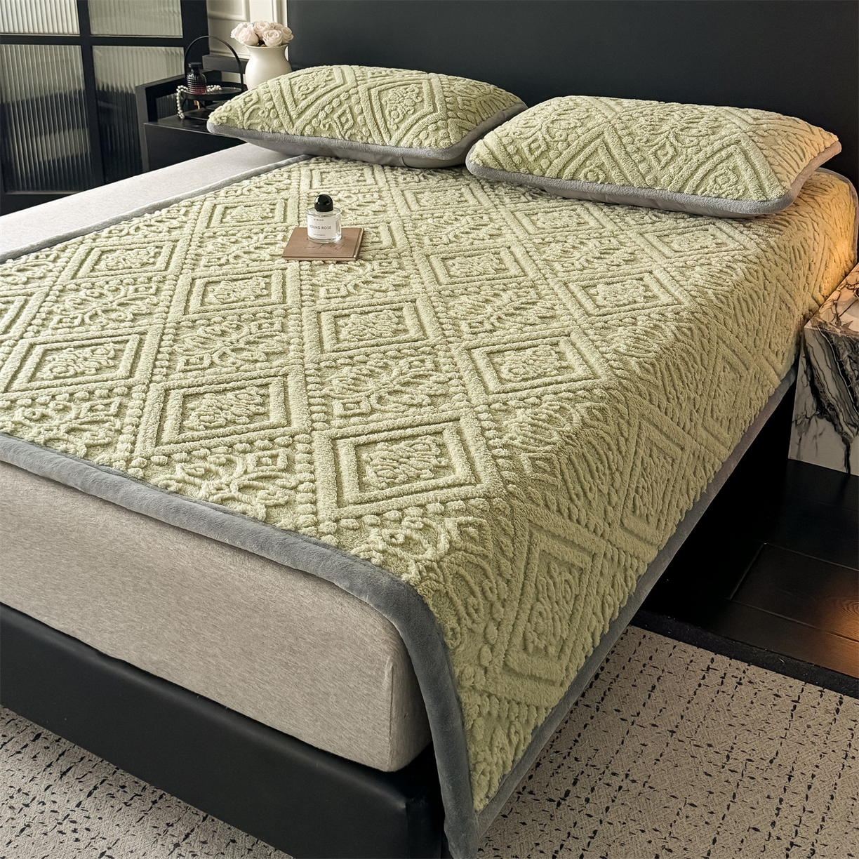 91家纺网 家纺一手货源 找家纺 鑫姿席业 2025新款5D雕花绒床褥垫床垫 叶菱格-绿