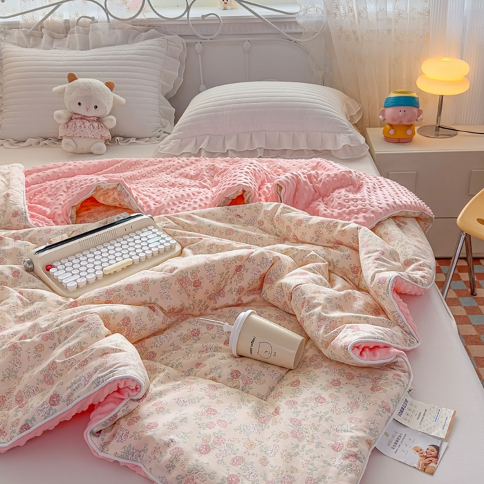 91家纺网 家纺一手货源 找家纺 青螺家纺 2025新款高密全棉嵌绳宝宝绒春秋豆豆被 支持定制花色和冬被 有量来门市优惠 爱丽花园