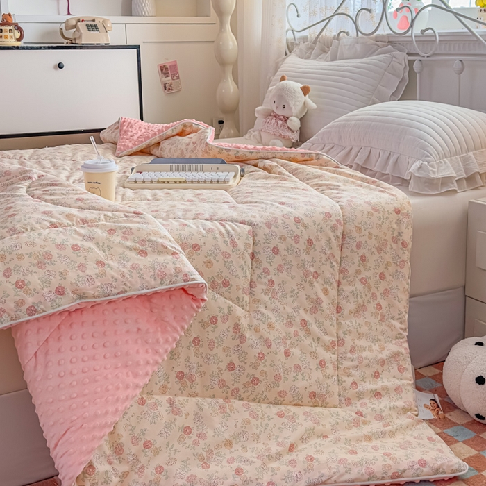 91家纺网 家纺一手货源 找家纺 青螺家纺 2025新款高密全棉嵌绳宝宝绒春秋豆豆被 支持定制花色和冬被 有量来门市优惠 爱丽花园