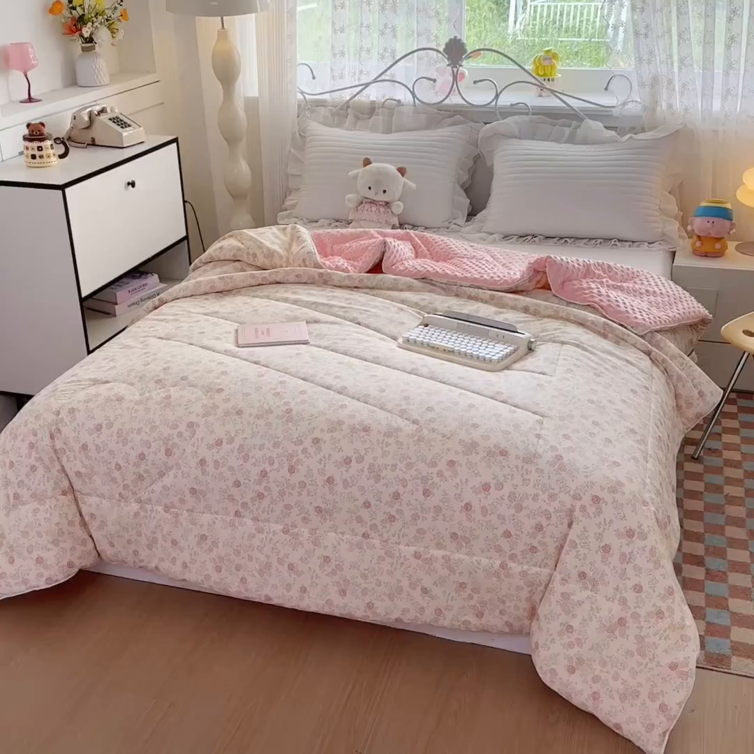91家纺网 家纺一手货源 找家纺 青螺家纺 2025新款高密全棉嵌绳宝宝绒春秋豆豆被 支持定制花色和冬被 有量来门市优惠 爱丽花园