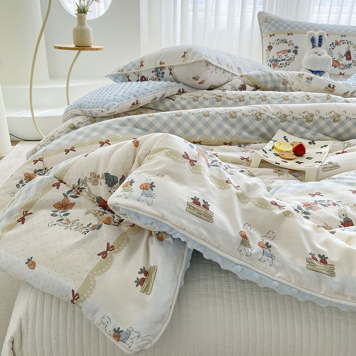 91家纺网 家纺一手货源 找家纺 青螺家纺 2025新款高密全棉嵌绳宝宝绒春秋豆豆被 支持定制花色和冬被 有量来门市优惠 爱丽丝兔