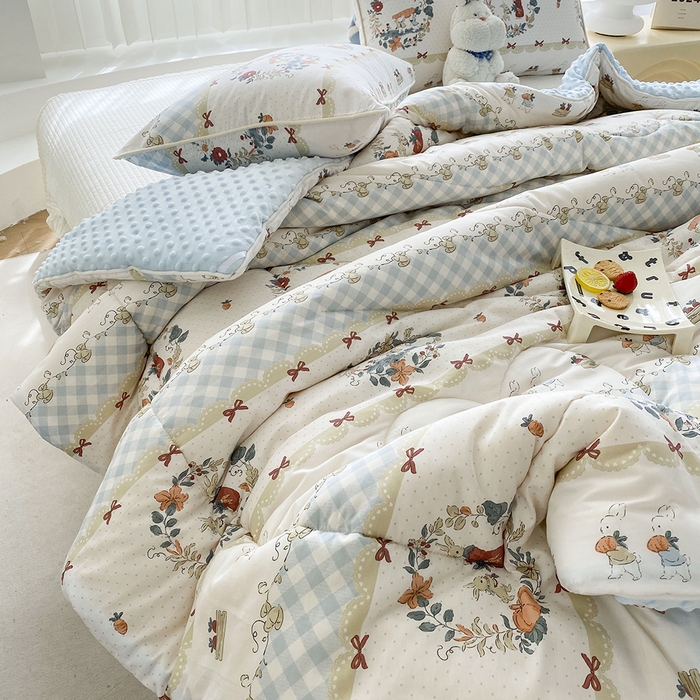 91家纺网 家纺一手货源 找家纺 青螺家纺 2025新款高密全棉嵌绳宝宝绒春秋豆豆被 支持定制花色和冬被 有量来门市优惠 爱丽丝兔