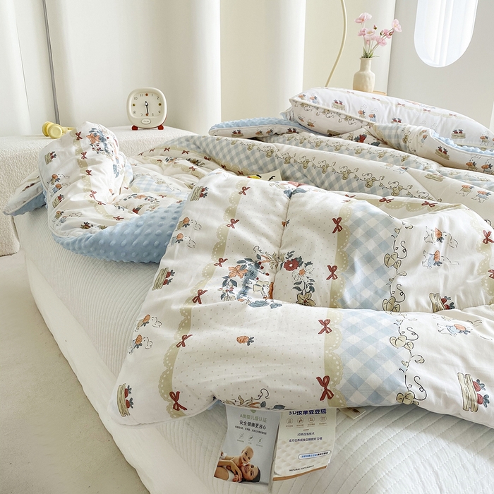 91家纺网 家纺一手货源 找家纺 青螺家纺 2025新款高密全棉嵌绳宝宝绒春秋豆豆被 支持定制花色和冬被 有量来门市优惠 爱丽丝兔