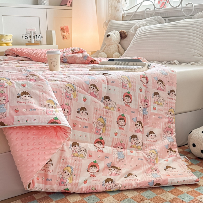 91家纺网 家纺一手货源 找家纺 青螺家纺 2025新款高密全棉嵌绳宝宝绒春秋豆豆被 支持定制花色和冬被 有量来门市优惠 棒棒糖女孩