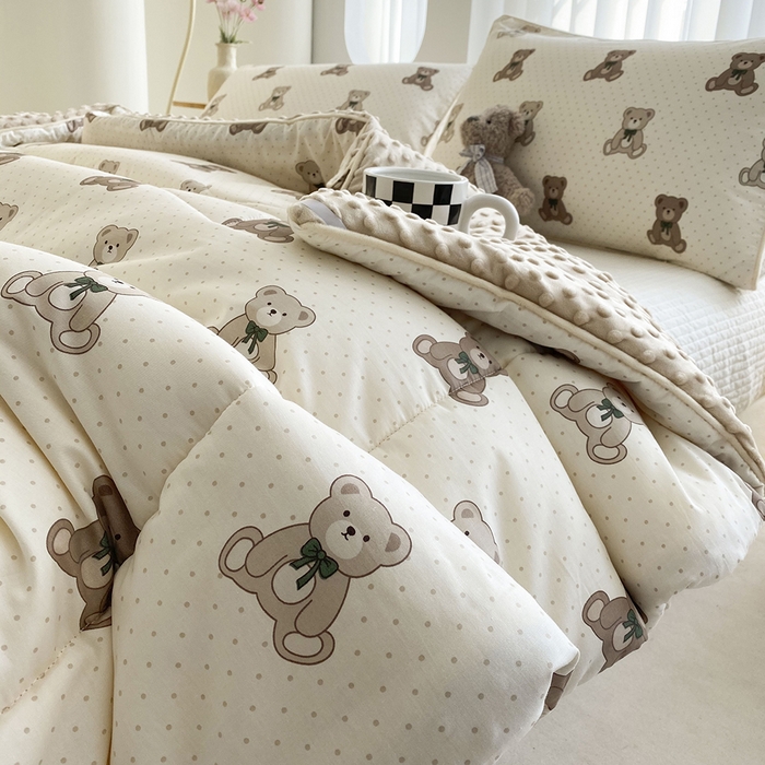 91家纺网 家纺一手货源 找家纺 青螺家纺 2025新款高密全棉嵌绳宝宝绒春秋豆豆被 支持定制花色和冬被 有量来门市优惠 超熊仔