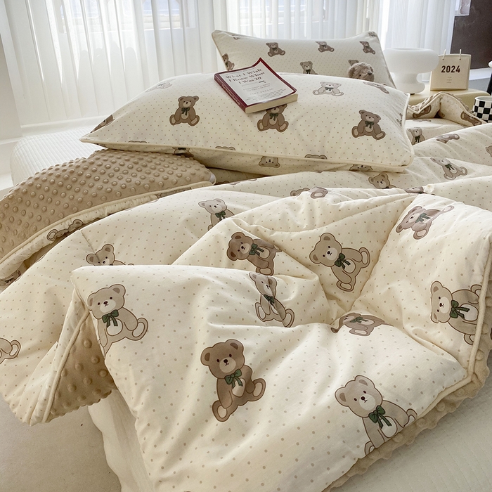 91家纺网 家纺一手货源 找家纺 青螺家纺 2025新款高密全棉嵌绳宝宝绒春秋豆豆被 支持定制花色和冬被 有量来门市优惠 超熊仔