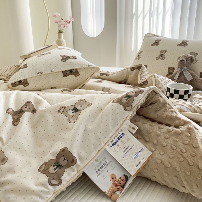 91家纺网 家纺一手货源 找家纺 青螺家纺 2025新款高密全棉嵌绳宝宝绒春秋豆豆被 支持定制花色和冬被 有量来门市优惠 超熊仔