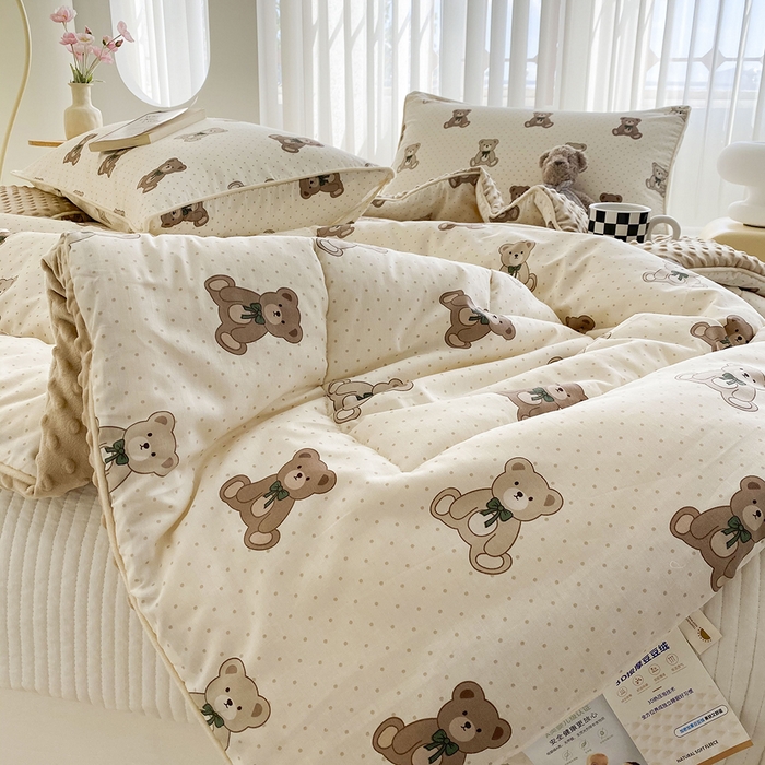 91家纺网 家纺一手货源 找家纺 青螺家纺 2025新款高密全棉嵌绳宝宝绒春秋豆豆被 支持定制花色和冬被 有量来门市优惠 超熊仔