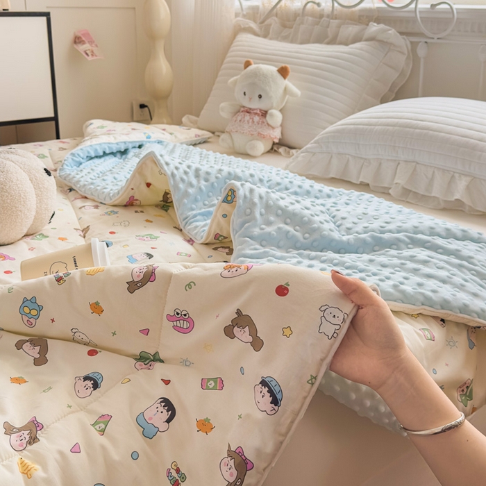 91家纺网 家纺一手货源 找家纺 青螺家纺 2025新款高密全棉嵌绳宝宝绒春秋豆豆被 支持定制花色和冬被 有量来门市优惠 调皮小新