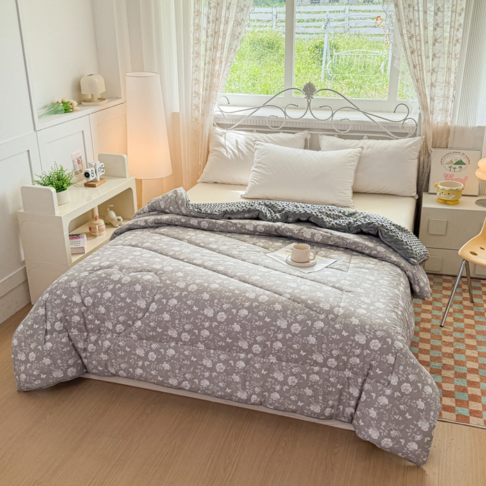 91家纺网 家纺一手货源 找家纺 青螺家纺 2025新款高密全棉嵌绳宝宝绒春秋豆豆被 支持定制花色和冬被 有量来门市优惠 蝶舞纷飞