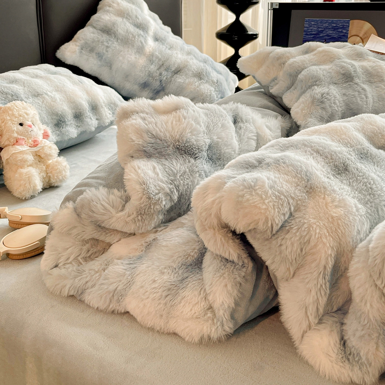 91家纺网 家纺一手货源 找家纺 凯洛奇 2025新款兔毛绒四件套牛奶绒四件套大泡泡兔毛四件套 迷雾幻境-蓝