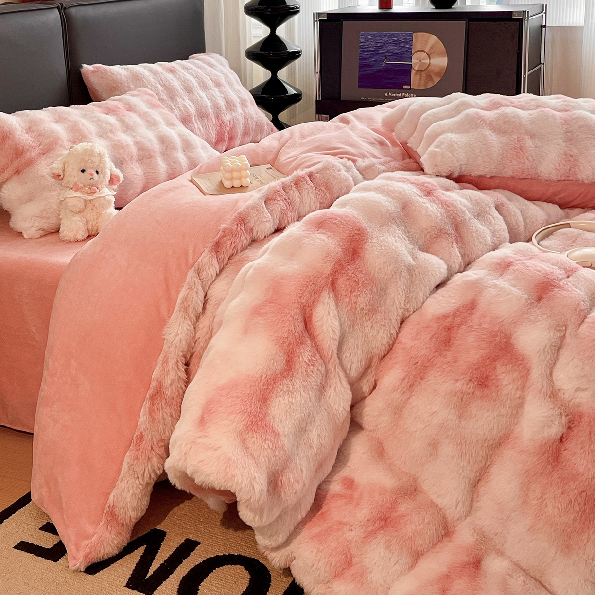 91家纺网 家纺一手货源 找家纺 凯洛奇 2025新款兔毛绒四件套牛奶绒四件套大泡泡兔毛四件套 迷雾幻境-粉