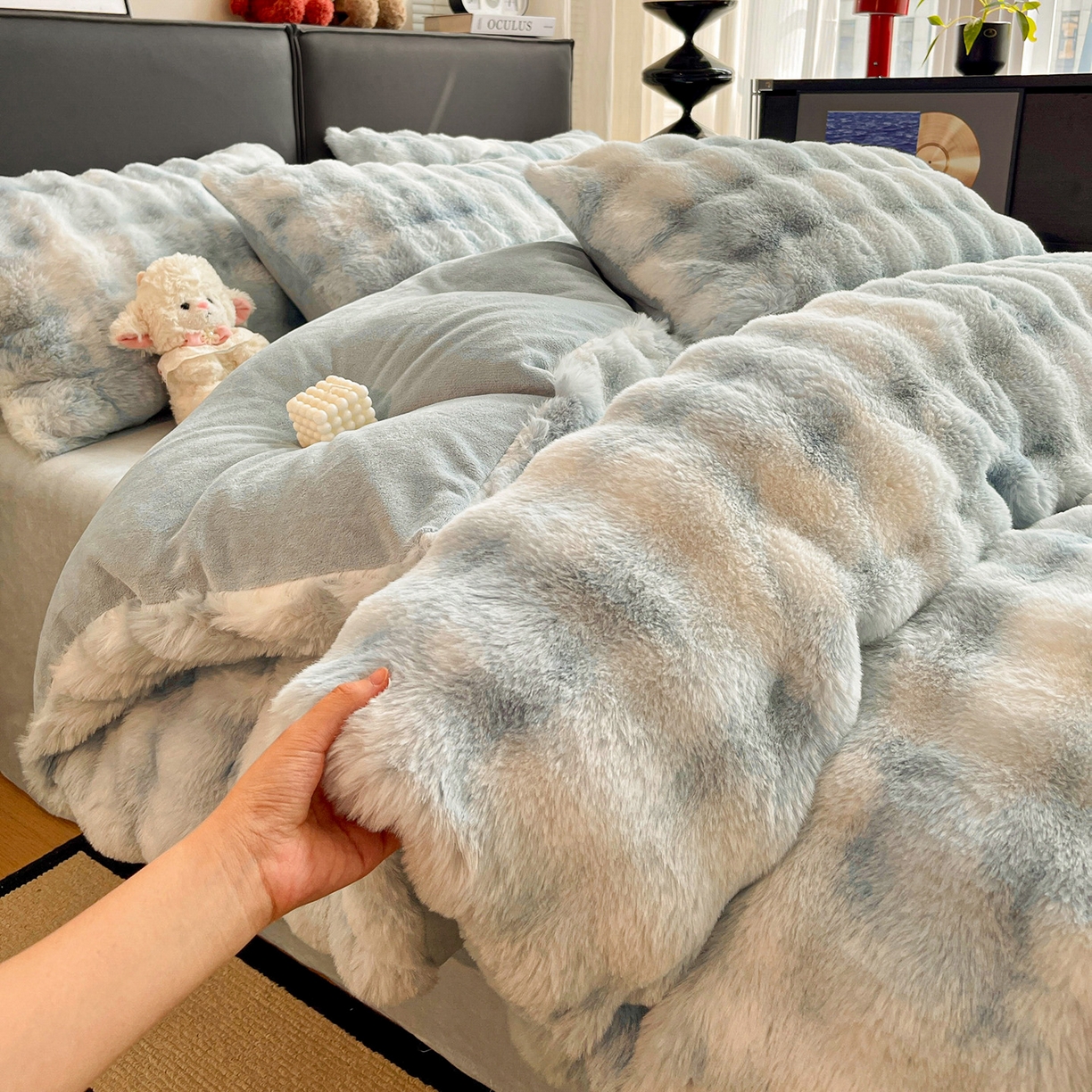 91家纺网 家纺一手货源 找家纺 凯洛奇 2025新款兔毛绒四件套牛奶绒四件套大泡泡兔毛四件套 迷雾幻境-蓝