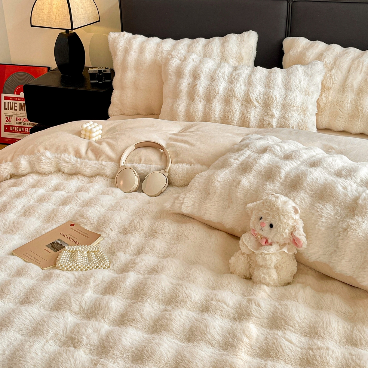 91家纺网 家纺一手货源 找家纺 凯洛奇 2025新款兔毛绒四件套牛奶绒四件套大泡泡兔毛四件套 奶油白