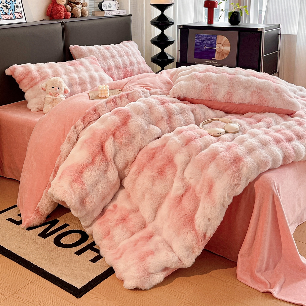 91家纺网 家纺一手货源 找家纺 凯洛奇 2025新款兔毛绒四件套牛奶绒四件套大泡泡兔毛四件套 迷雾幻境-粉