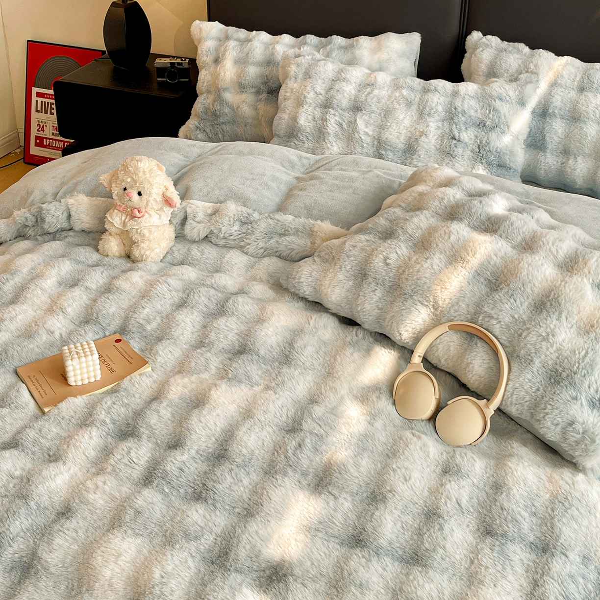 91家纺网 家纺一手货源 找家纺 凯洛奇 2025新款兔毛绒四件套牛奶绒四件套大泡泡兔毛四件套 迷雾幻境-蓝