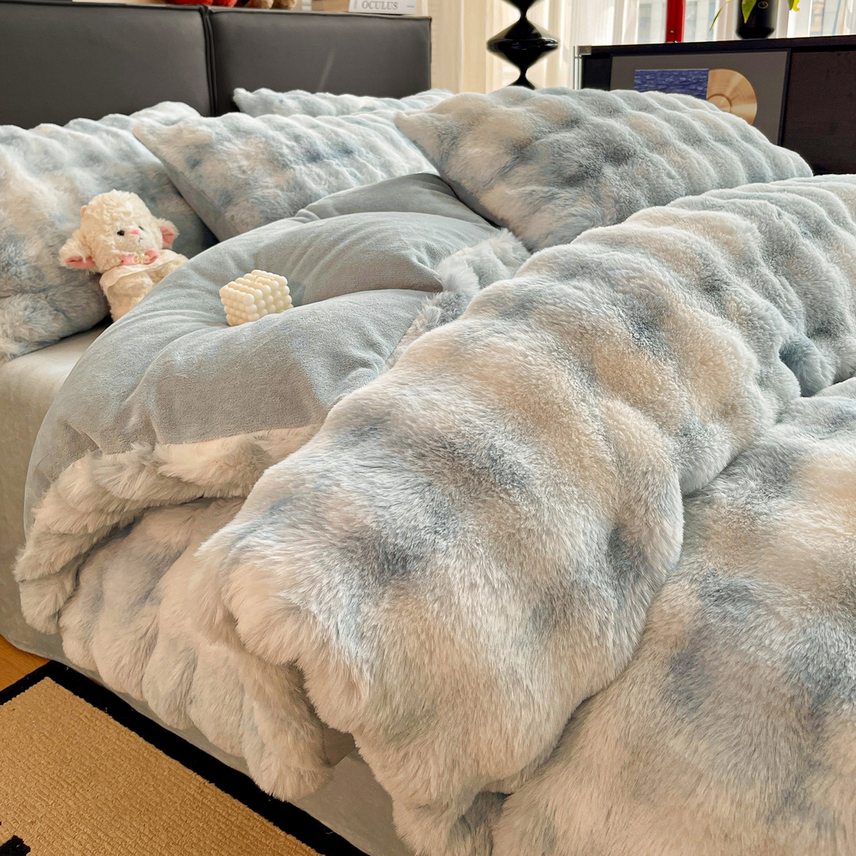 91家纺网 家纺一手货源 找家纺 凯洛奇 2025新款兔毛绒四件套牛奶绒四件套大泡泡兔毛四件套 迷雾幻境-蓝