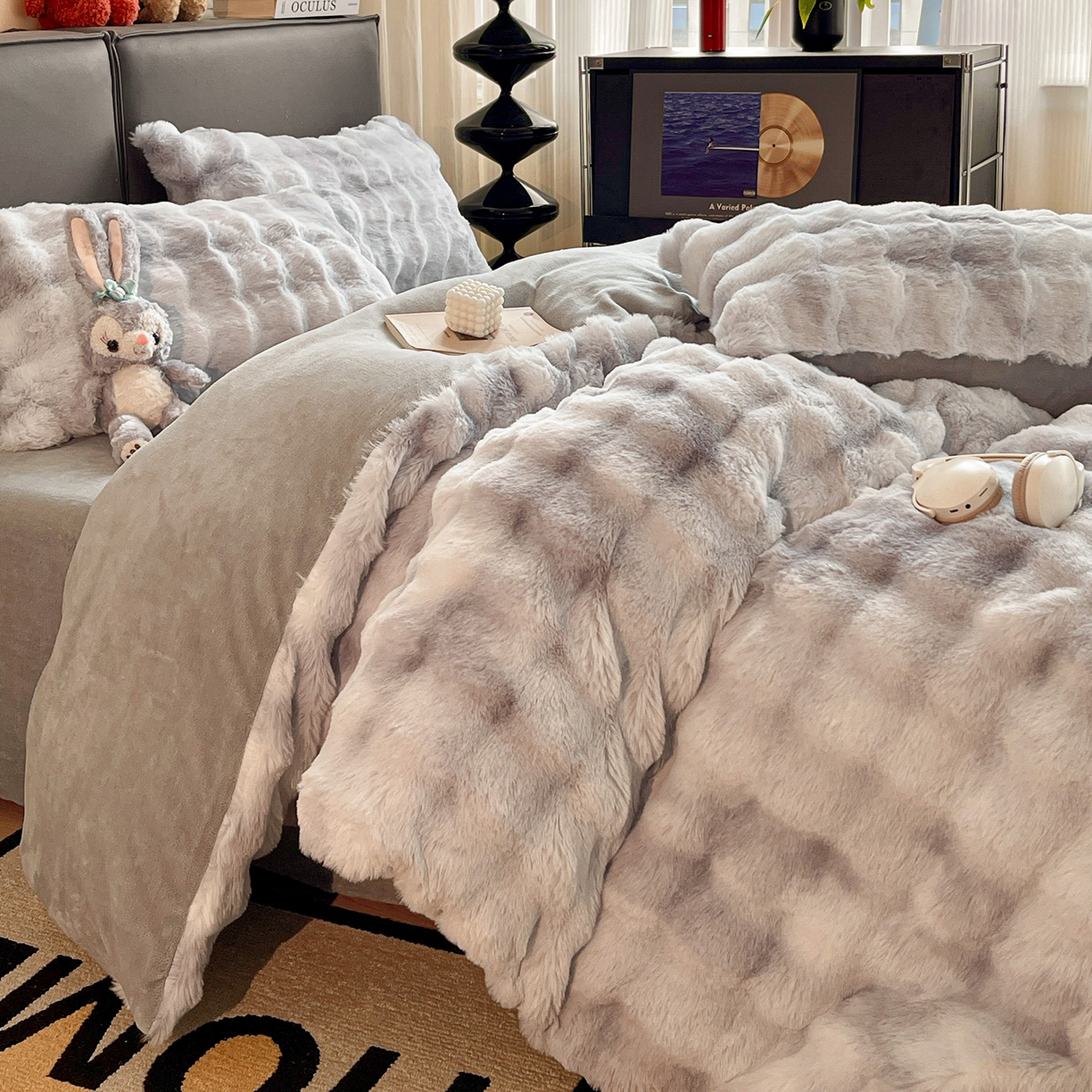 91家纺网 家纺一手货源 找家纺 凯洛奇 2025新款兔毛绒四件套牛奶绒四件套大泡泡兔毛四件套 迷雾幻境-灰