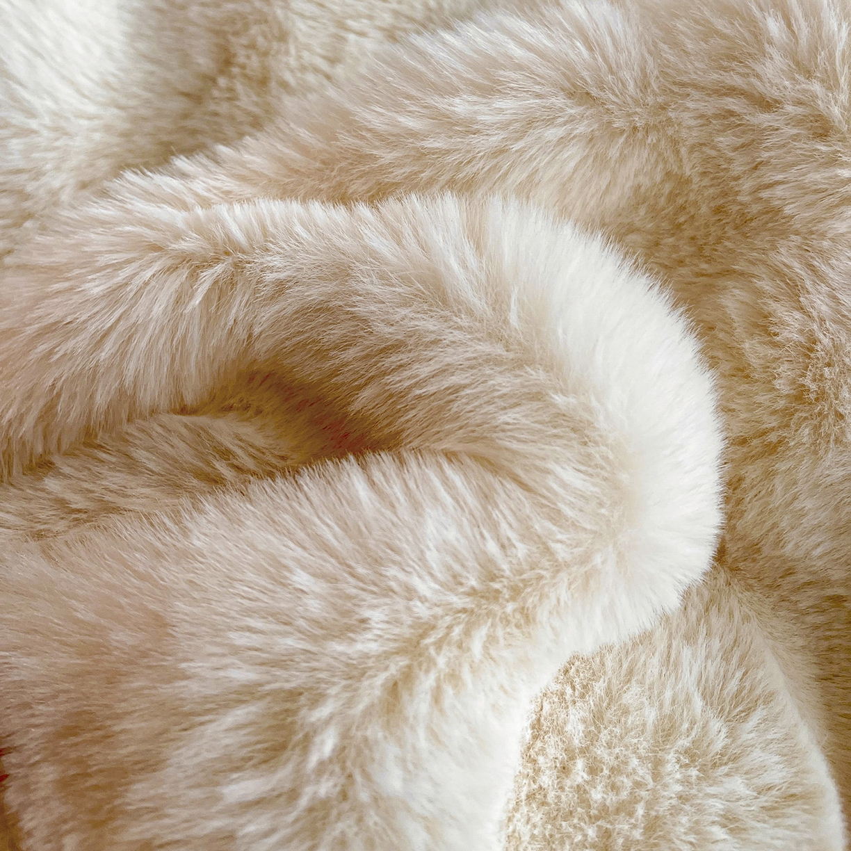 91家纺网 家纺一手货源 找家纺 凯洛奇 2025新款兔毛绒四件套牛奶绒四件套大泡泡兔毛四件套 奶油白