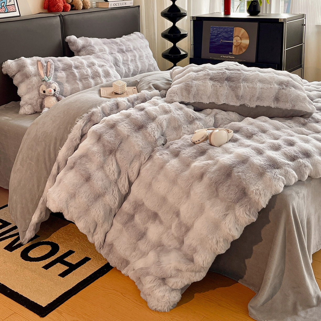 91家纺网 家纺一手货源 找家纺 凯洛奇 2025新款兔毛绒四件套牛奶绒四件套大泡泡兔毛四件套 迷雾幻境-灰