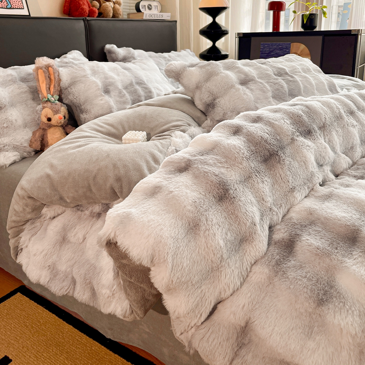 91家纺网 家纺一手货源 找家纺 凯洛奇 2025新款兔毛绒四件套牛奶绒四件套大泡泡兔毛四件套 迷雾幻境-灰